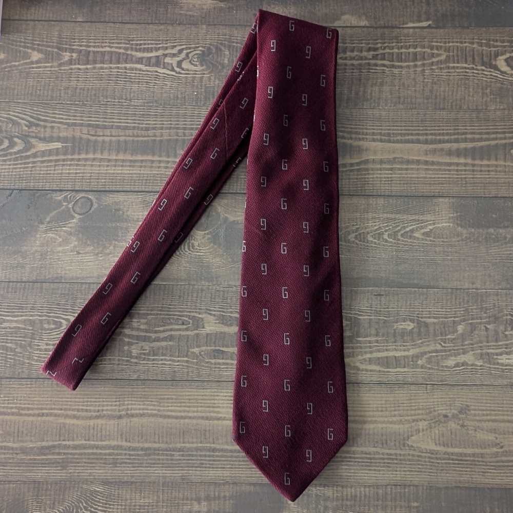 Authentic GUCCI Silk Tie men's Necktie G pattern Like New